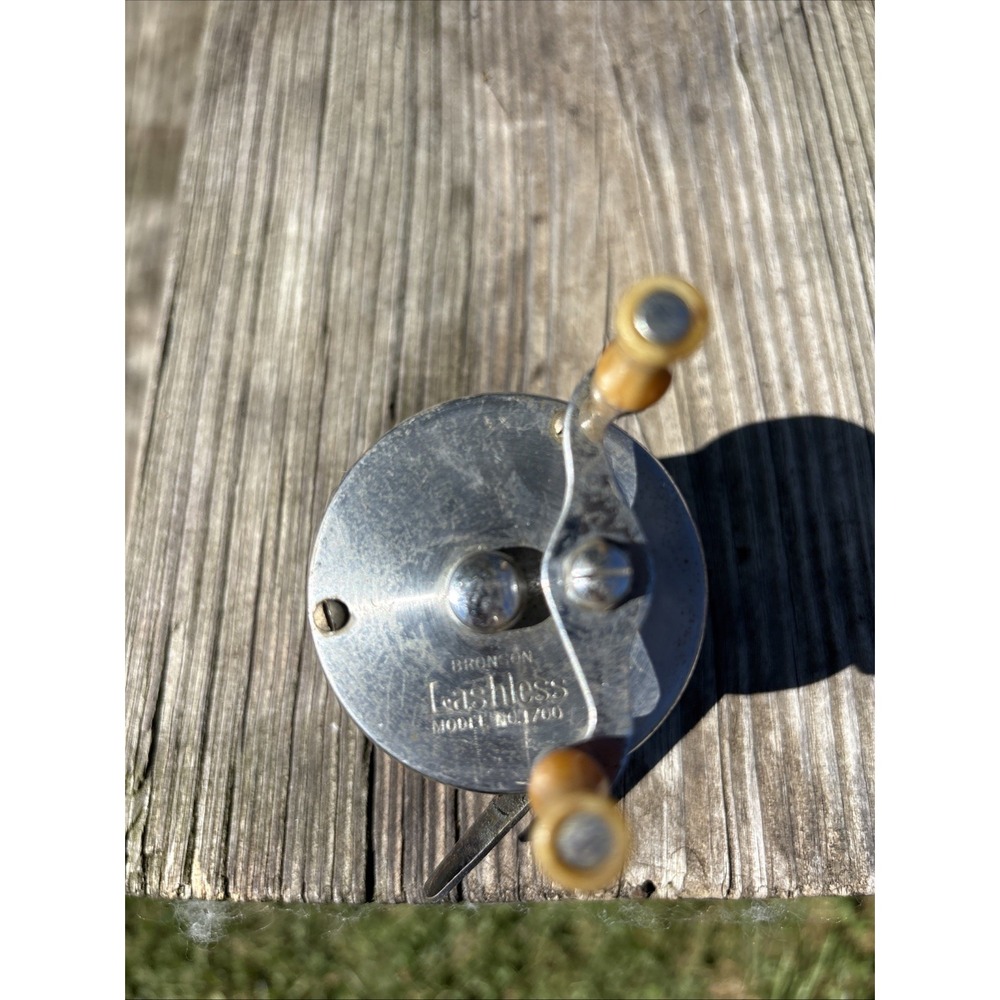 VINTAGE BRONSON LASHLESS MODEL 1700-A LEVEL WIND FISHING REEL